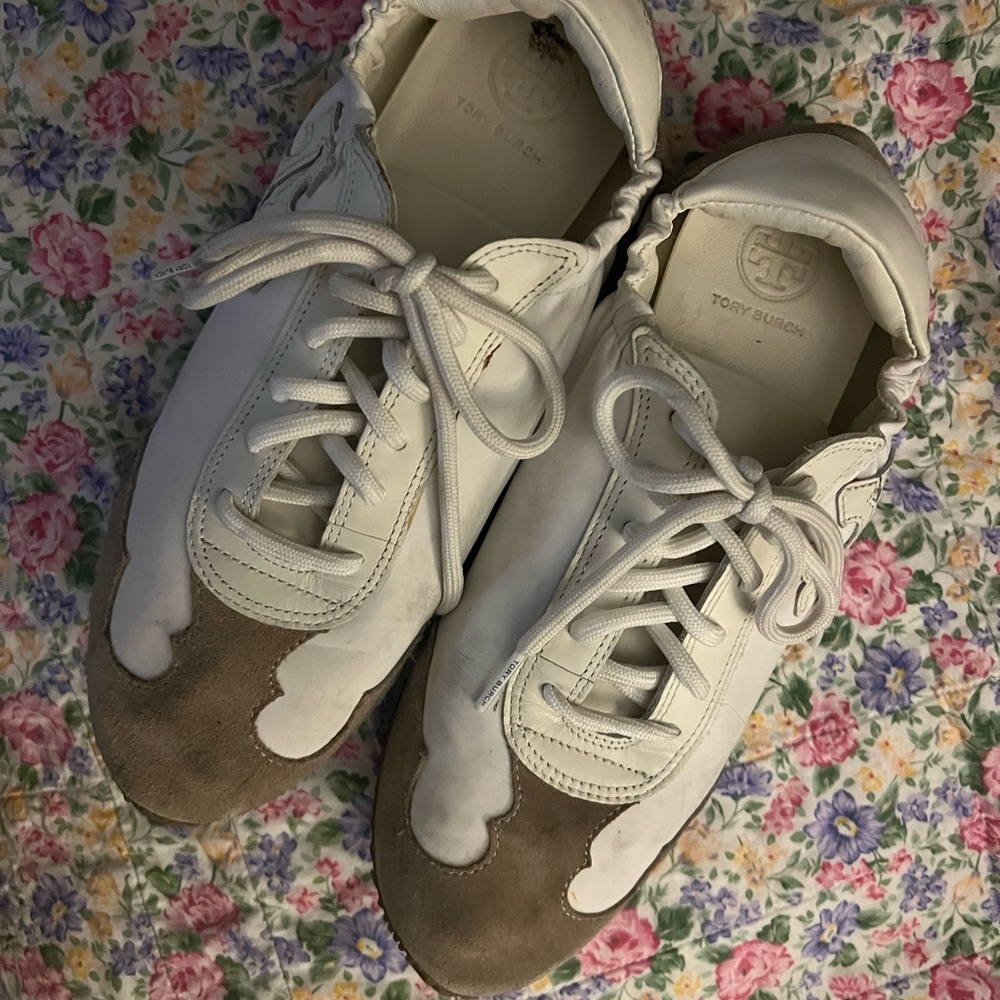 Tory Burch, authentic Tory Burch white leather cute comfy shoes. Size 7.5